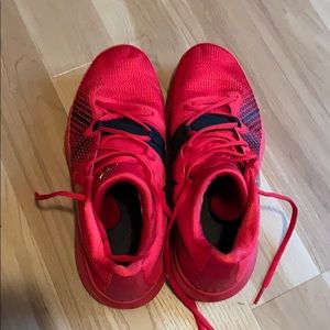 Nike Kyrie Flytraps (Red)